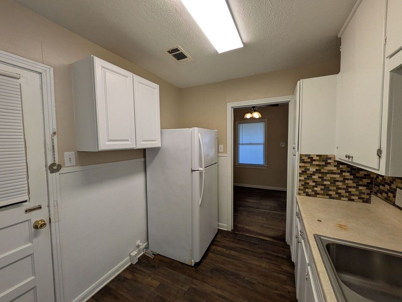 102 Amaryliss Ave - Photo 7 of 9