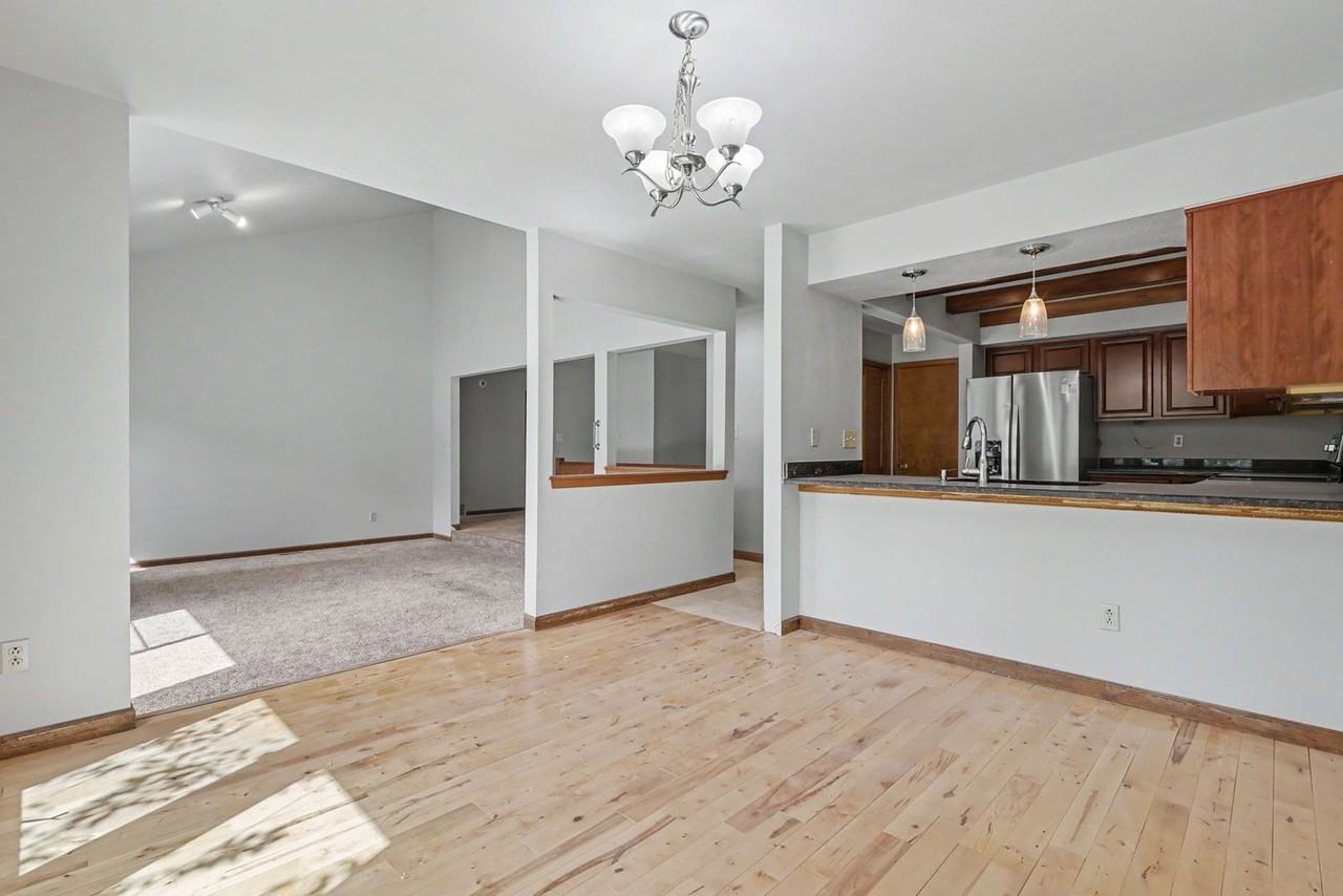 23 Woodbridge Dr - Photo 6 of 31