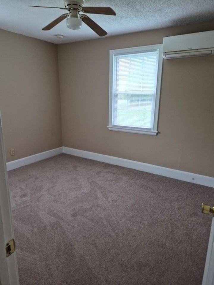 702 N Horner Blvd - Photo 3 of 6