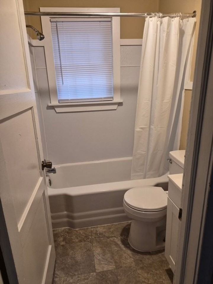 702 N Horner Blvd - Photo 5 of 6
