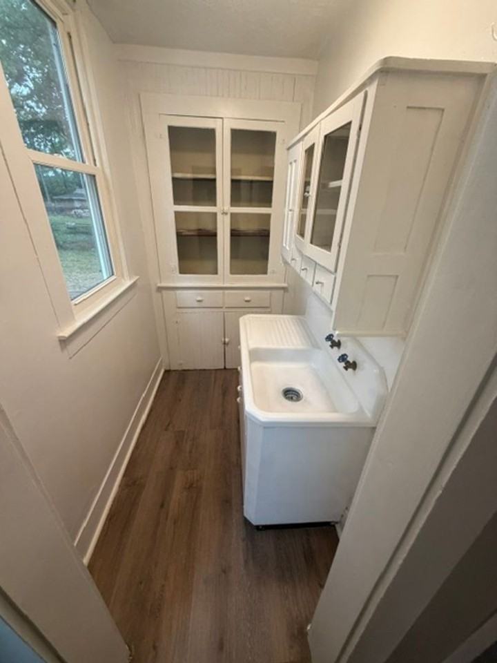 1123 S Harlan Ave - Photo 2 of 8