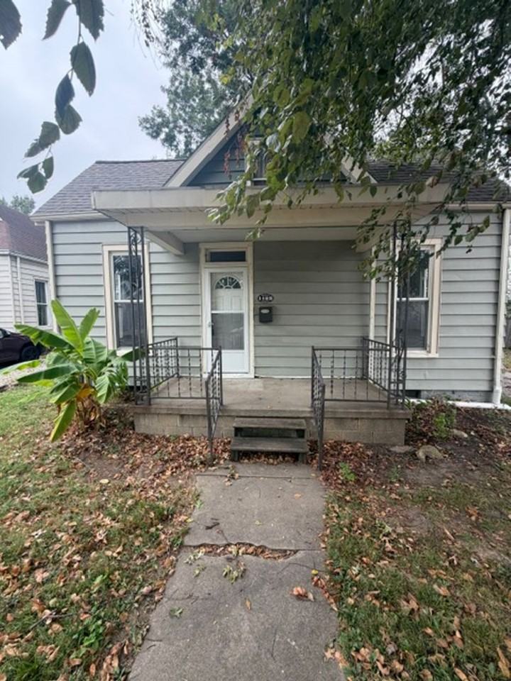 1123 S Harlan Ave - Photo 3 of 8