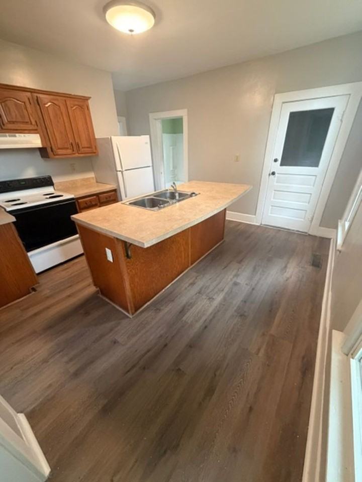 1123 S Harlan Ave - Photo 6 of 8