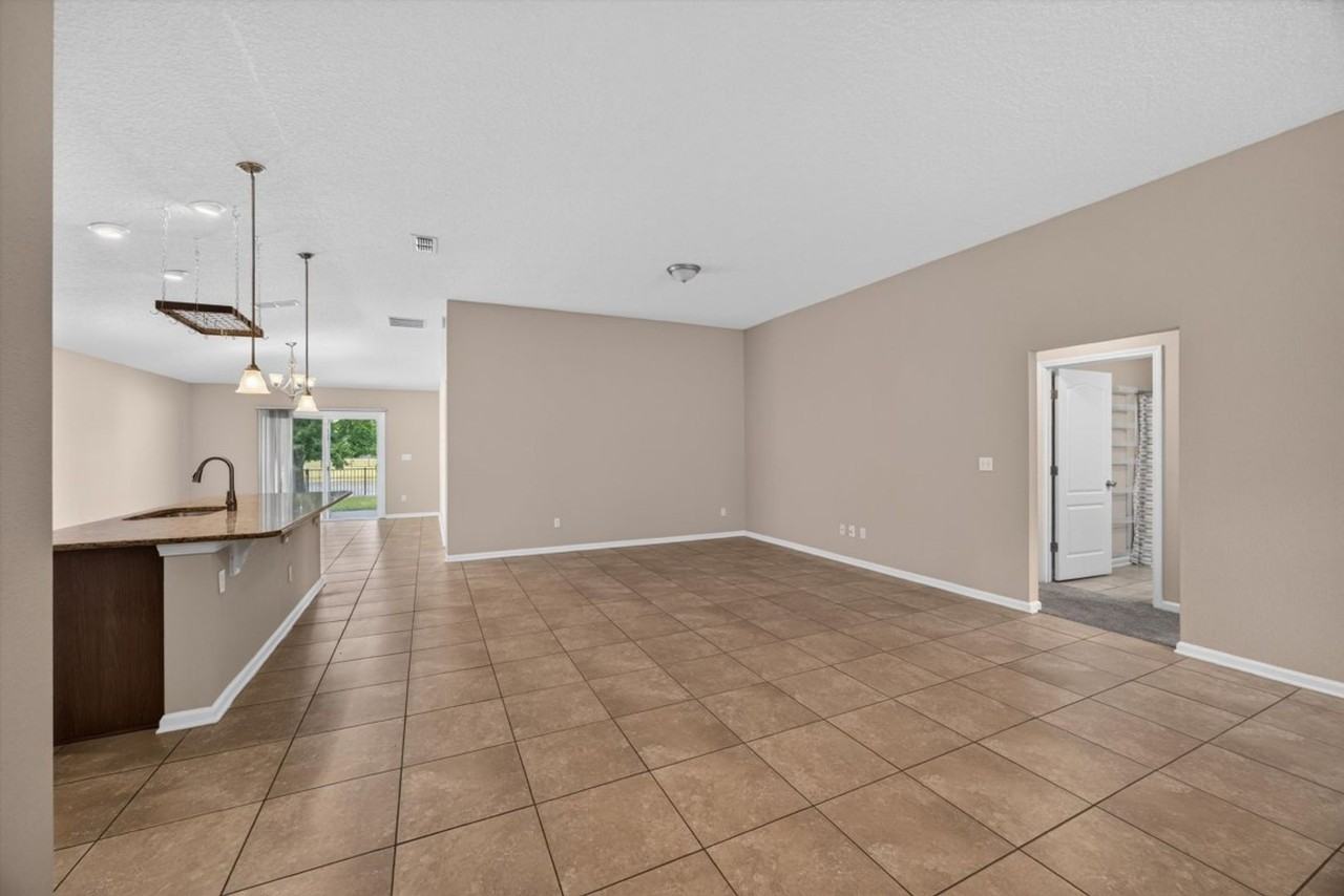 469 Glendale Ln - Photo 6 of 28