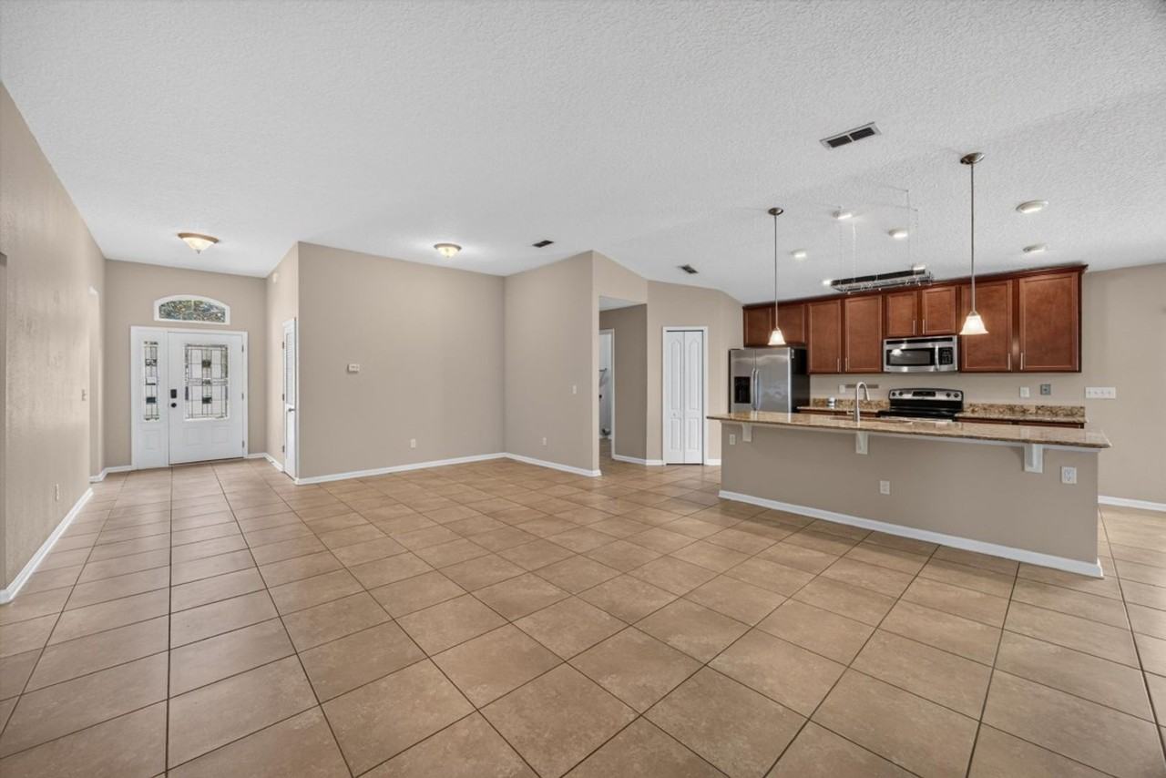 469 Glendale Ln - Photo 7 of 28