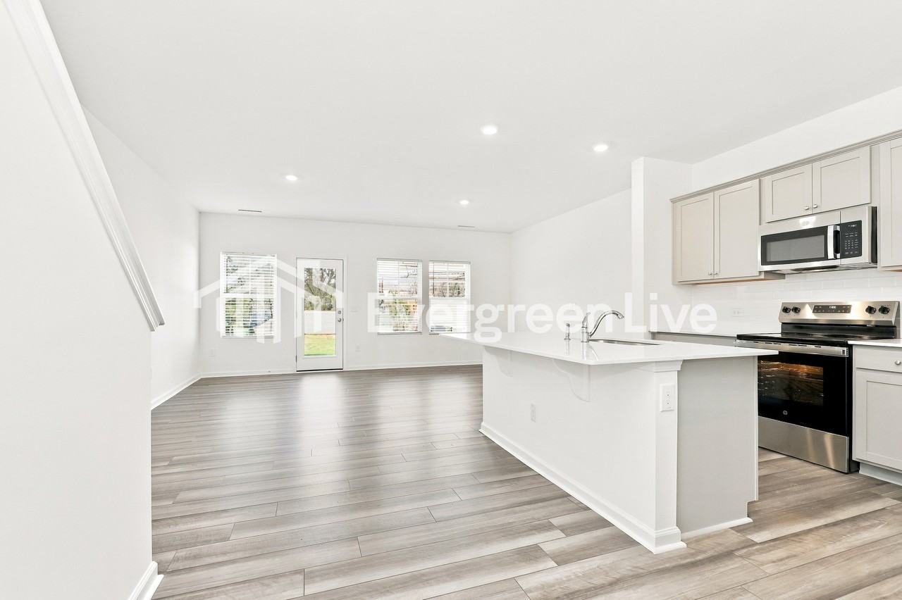 988 Pilot St - Photo 4 of 15