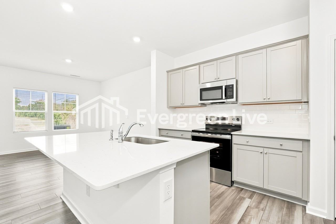 988 Pilot St - Photo 5 of 15