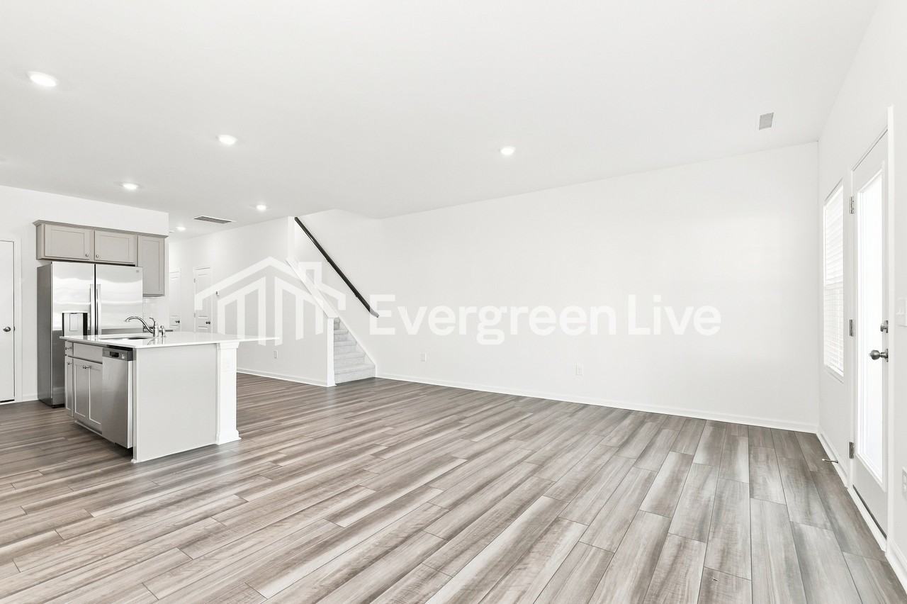 988 Pilot St - Photo 7 of 15