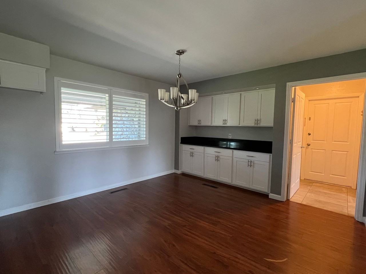 1081 W Stuart Ave - Photo 4 of 33
