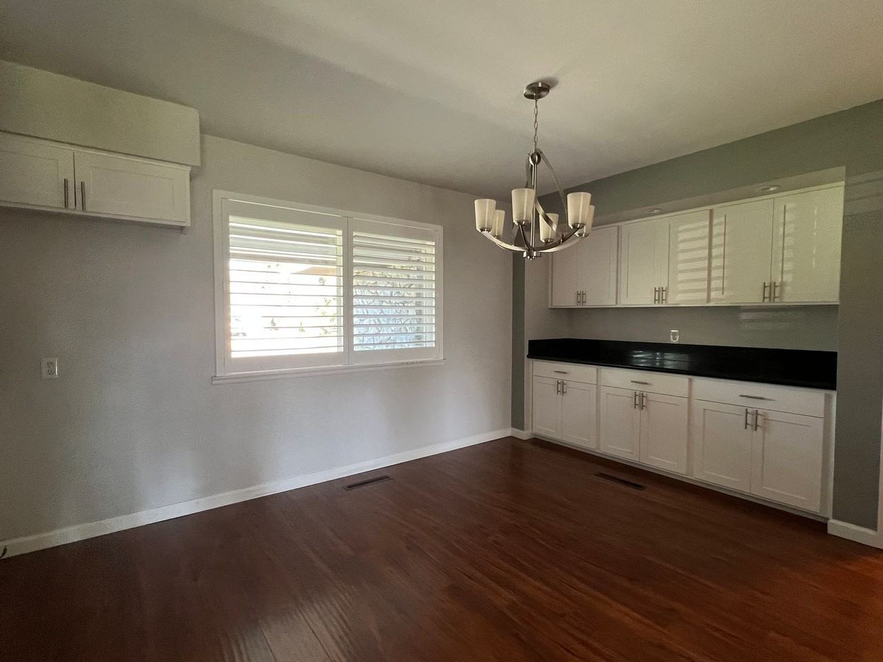 1081 W Stuart Ave - Photo 5 of 33