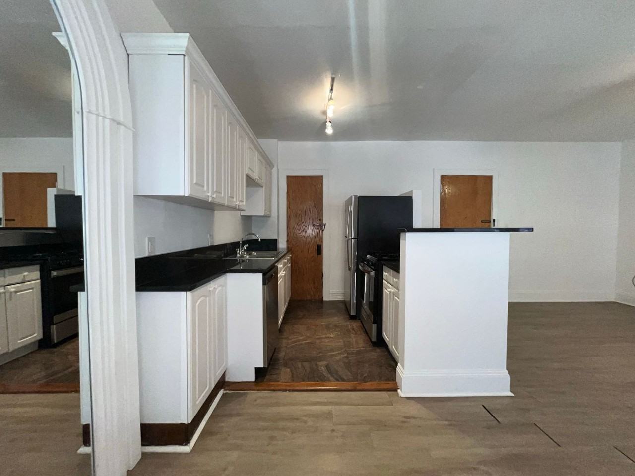 Castle - 12479 Cedar Rd - Photo 3 of 23