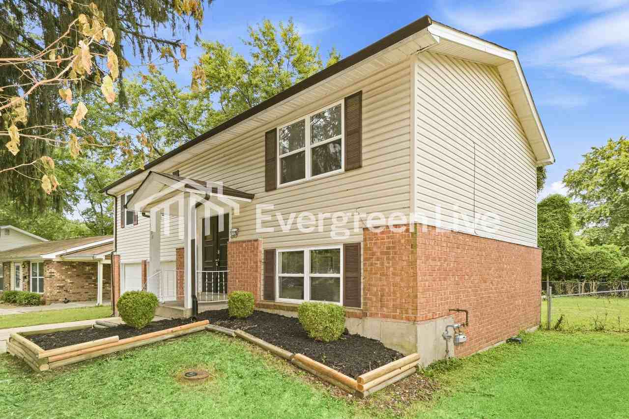 1723 Battlefield Dr - Photo 2 of 15