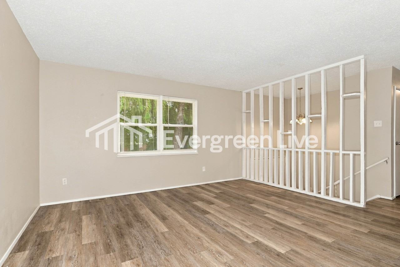 1723 Battlefield Dr - Photo 3 of 15