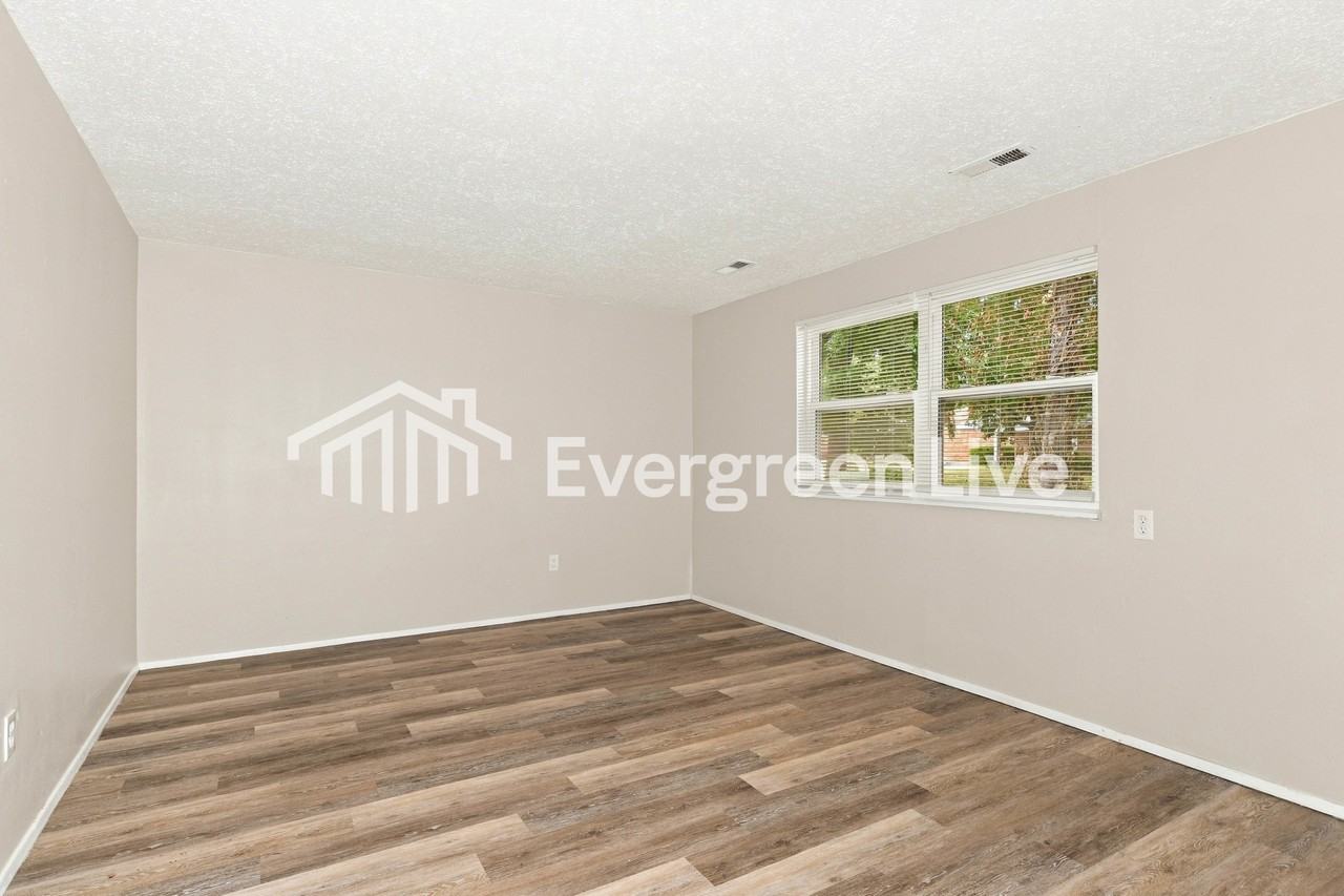 1723 Battlefield Dr - Photo 4 of 15