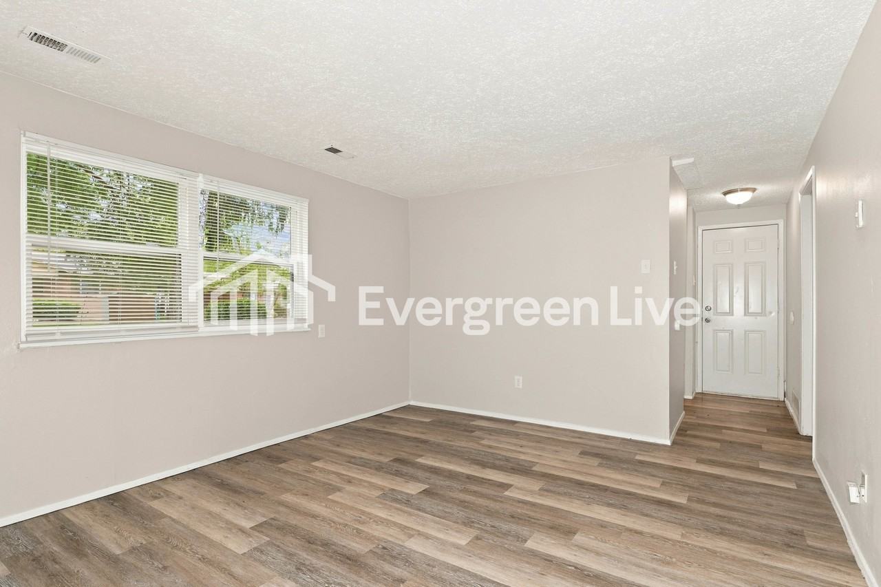 1723 Battlefield Dr - Photo 5 of 15