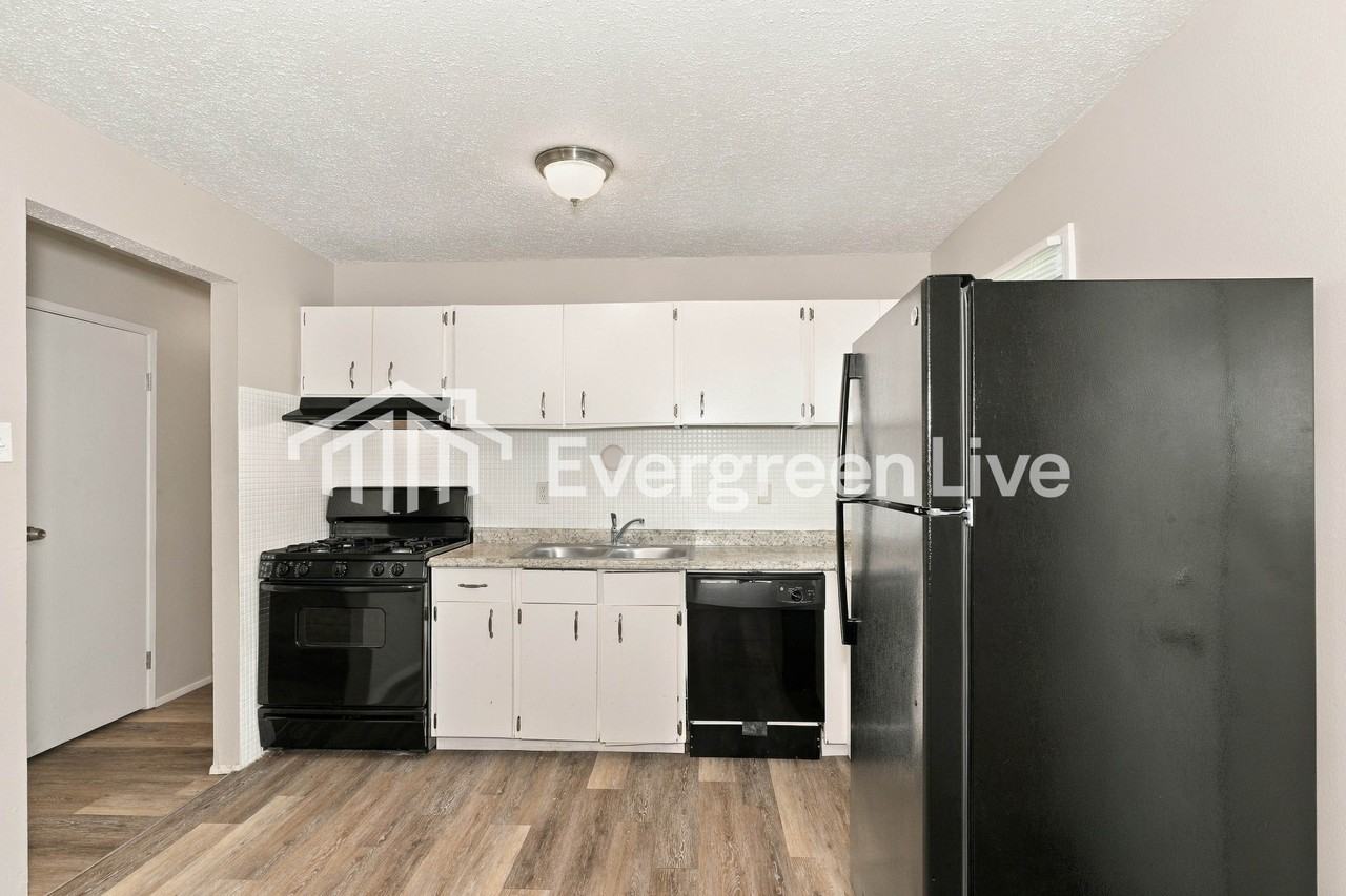 1723 Battlefield Dr - Photo 7 of 15
