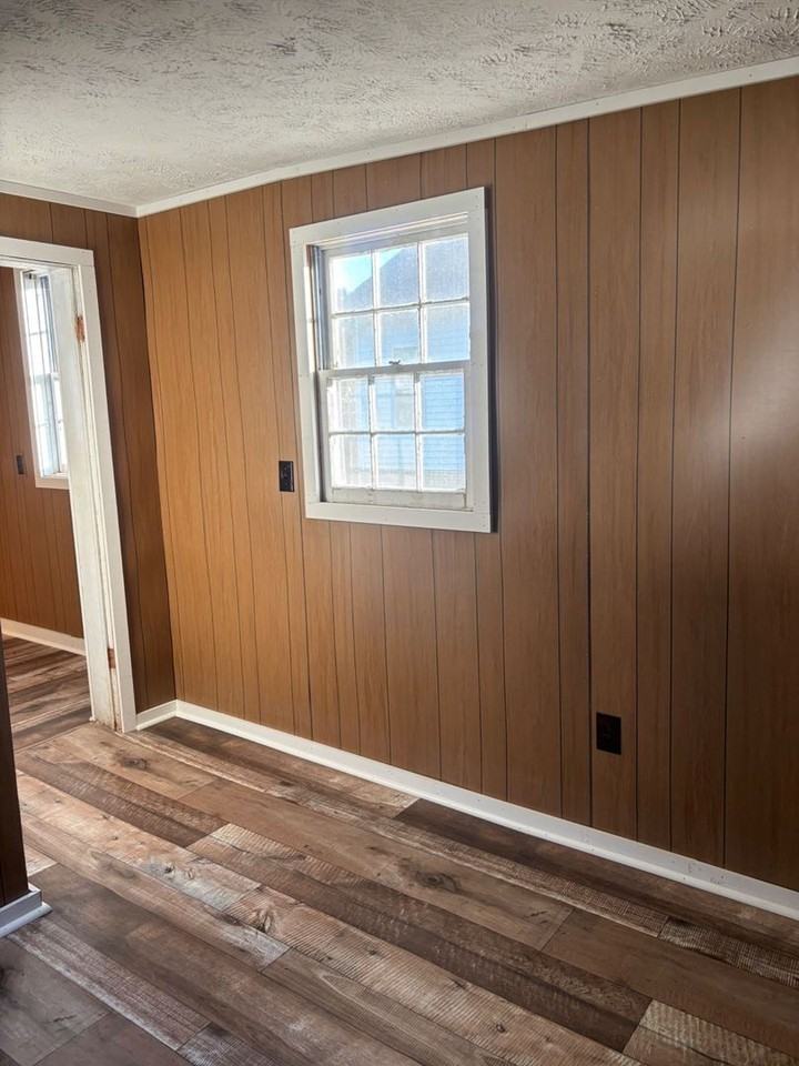 209 W Boney St - Photo 2 of 6