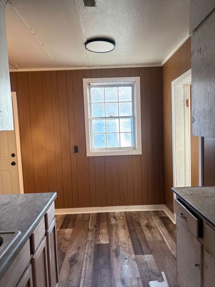 209 W Boney St - Photo 3 of 6