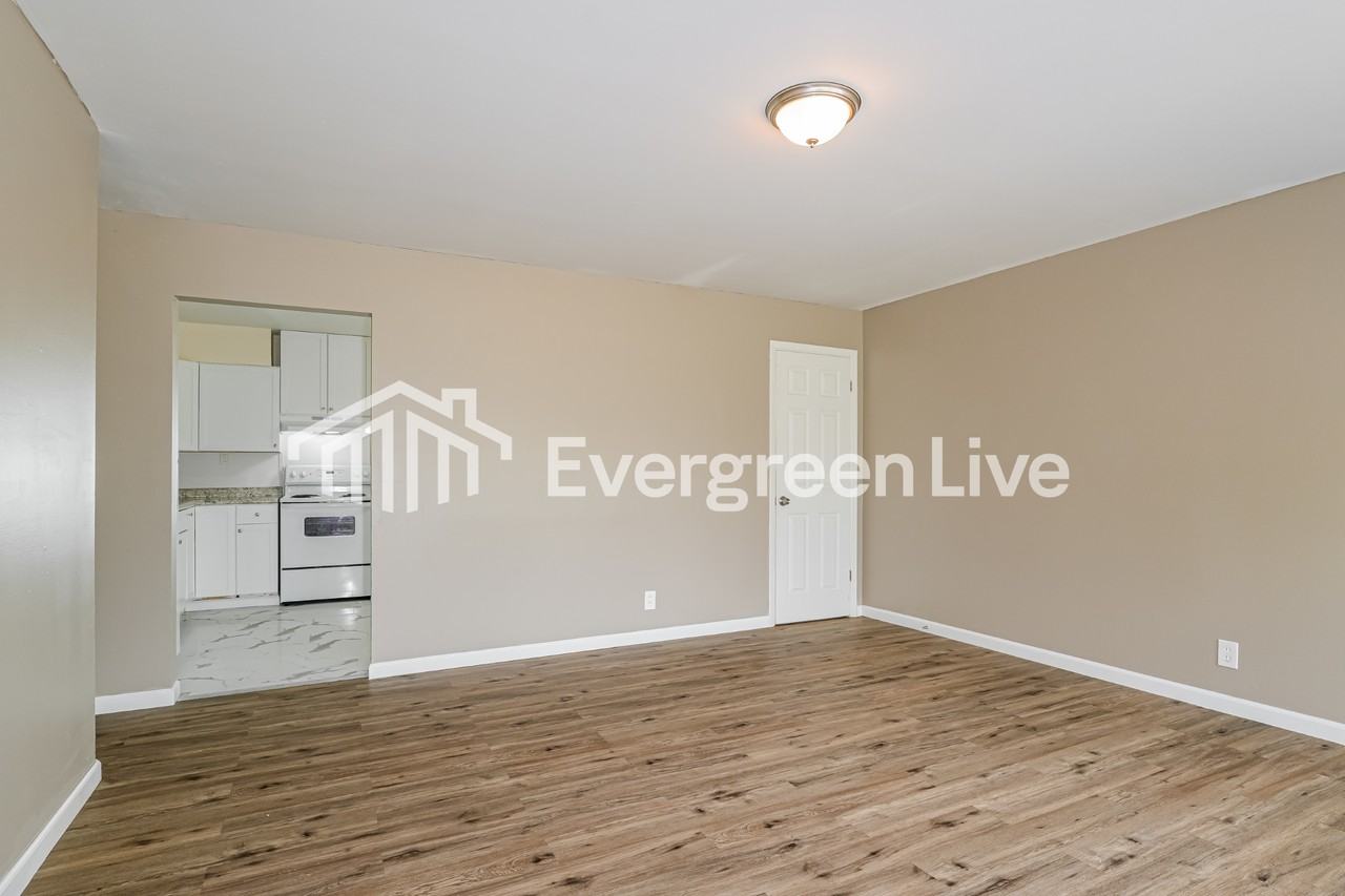 2 Norine Ct - Photo 4 of 15