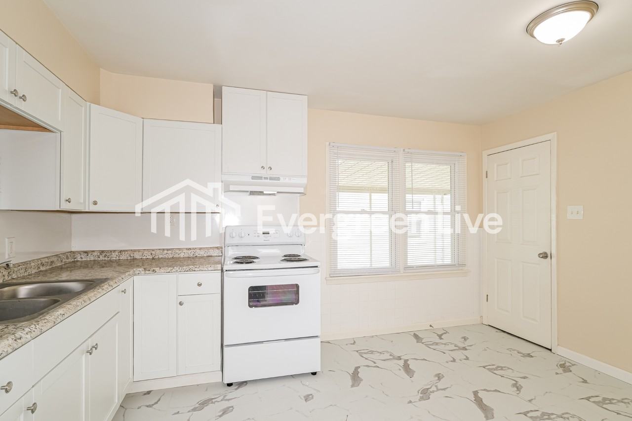 2 Norine Ct - Photo 5 of 15