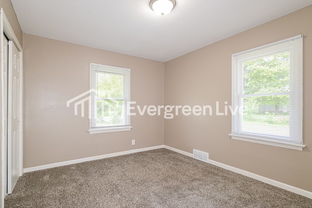 2 Norine Ct - Photo 7 of 15