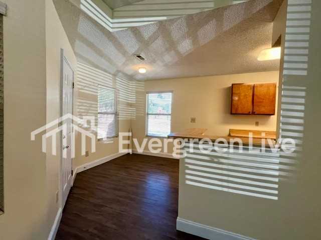 100 Pembroke Ct - Photo 4 of 17