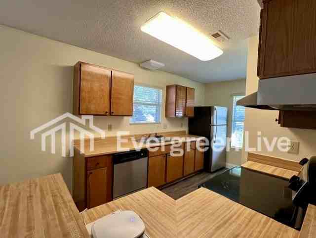 100 Pembroke Ct - Photo 5 of 17