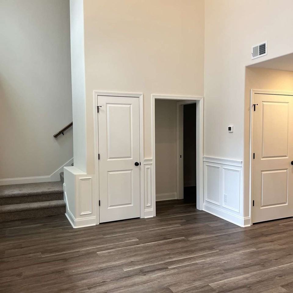 613 Royal Rd - Photo 3 of 19