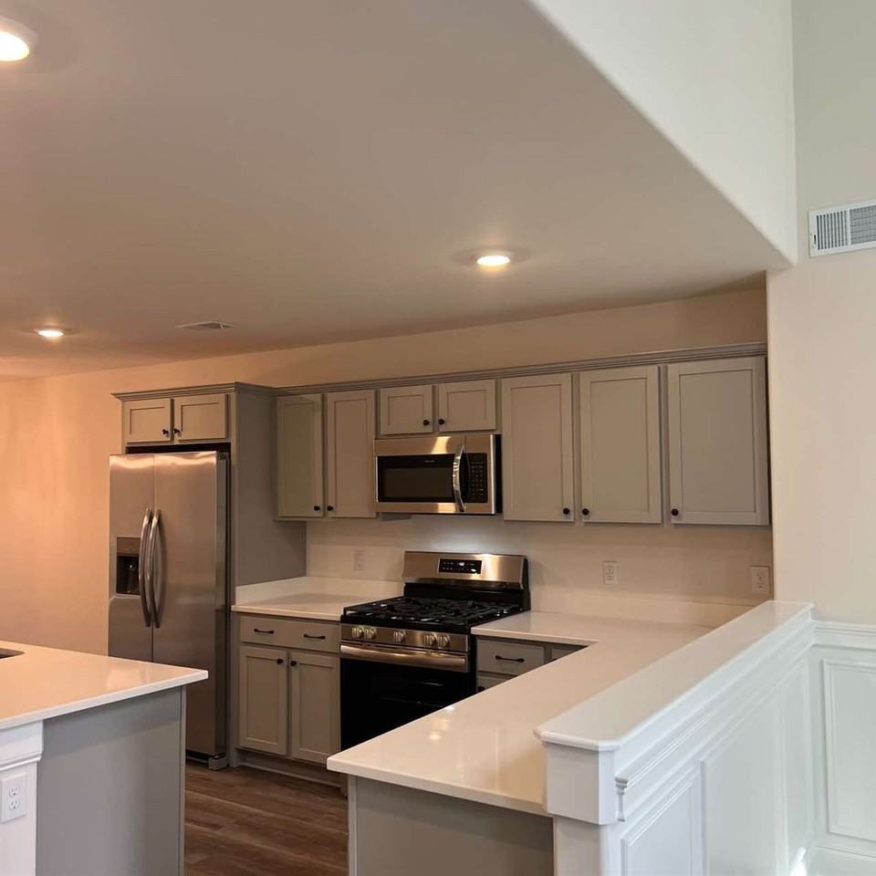 613 Royal Rd - Photo 4 of 19