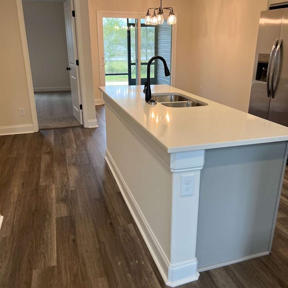 613 Royal Rd - Photo 5 of 19