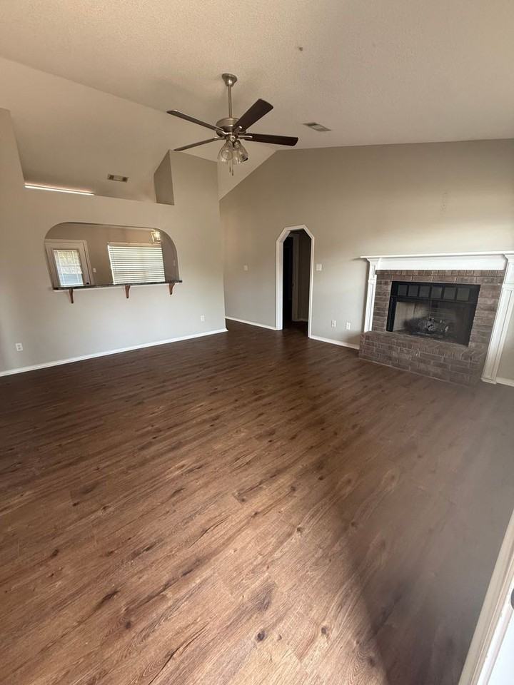 161 Ridgecrest Dr - Photo 2 of 10