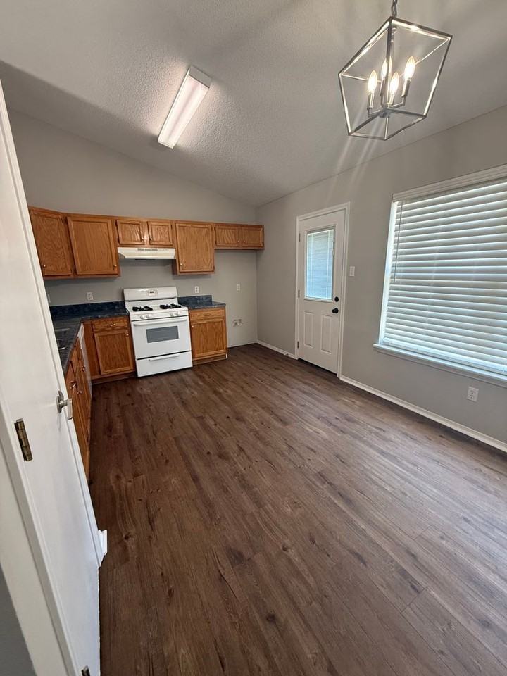 161 Ridgecrest Dr - Photo 3 of 10