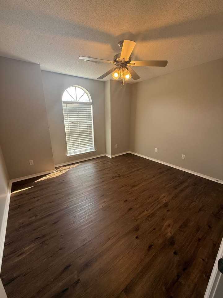 161 Ridgecrest Dr - Photo 4 of 10