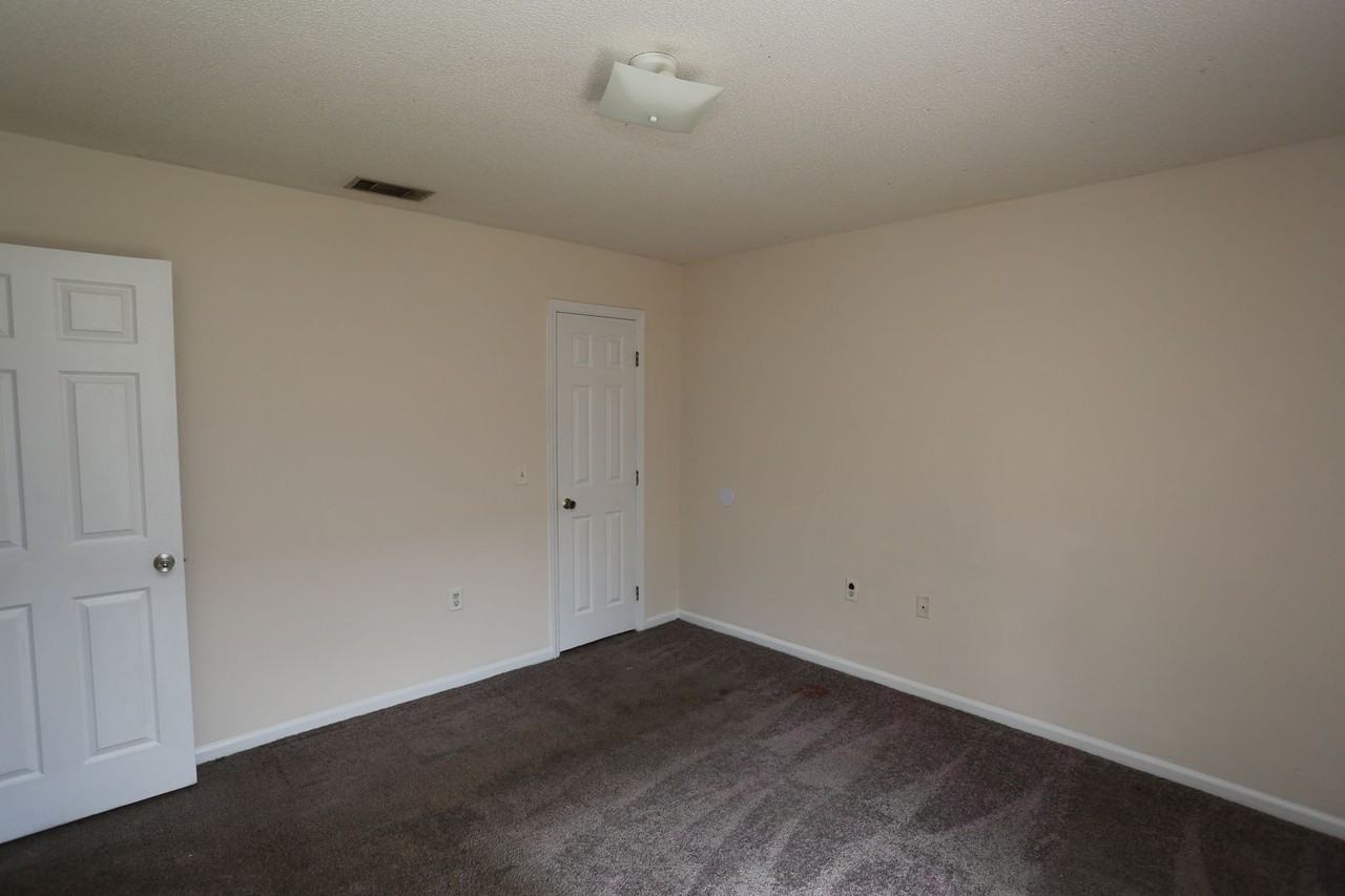 140 Lanier Dr #102 - Photo 3 of 7