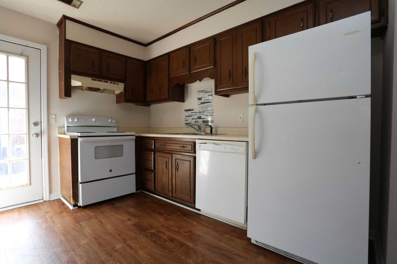 140 Lanier Dr #102 - Photo 4 of 7