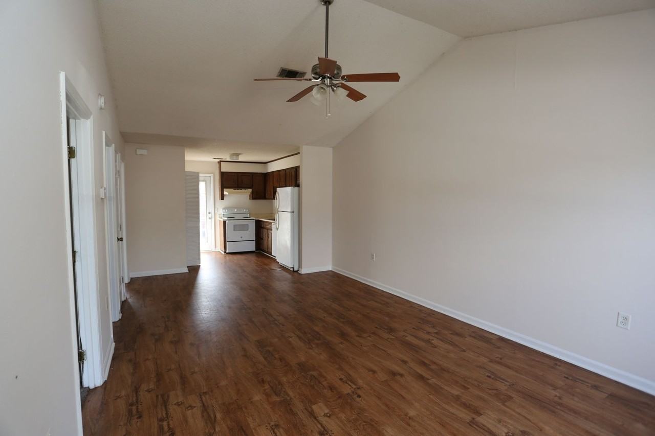 140 Lanier Dr #102 - Photo 6 of 7