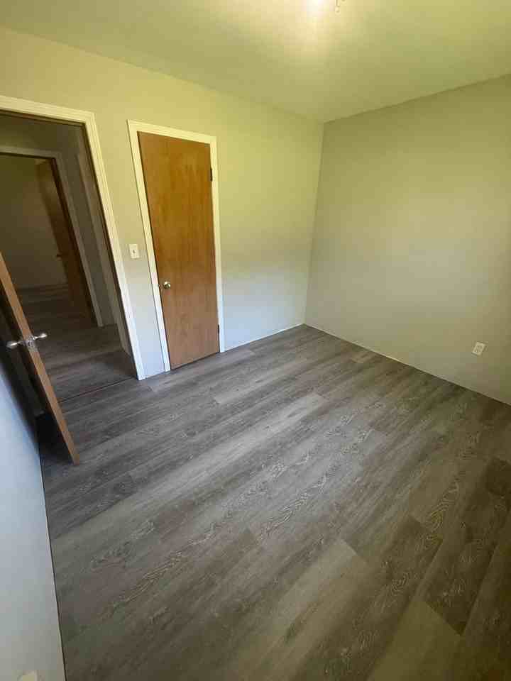 11181 Lagrange Rd - Photo 7 of 8