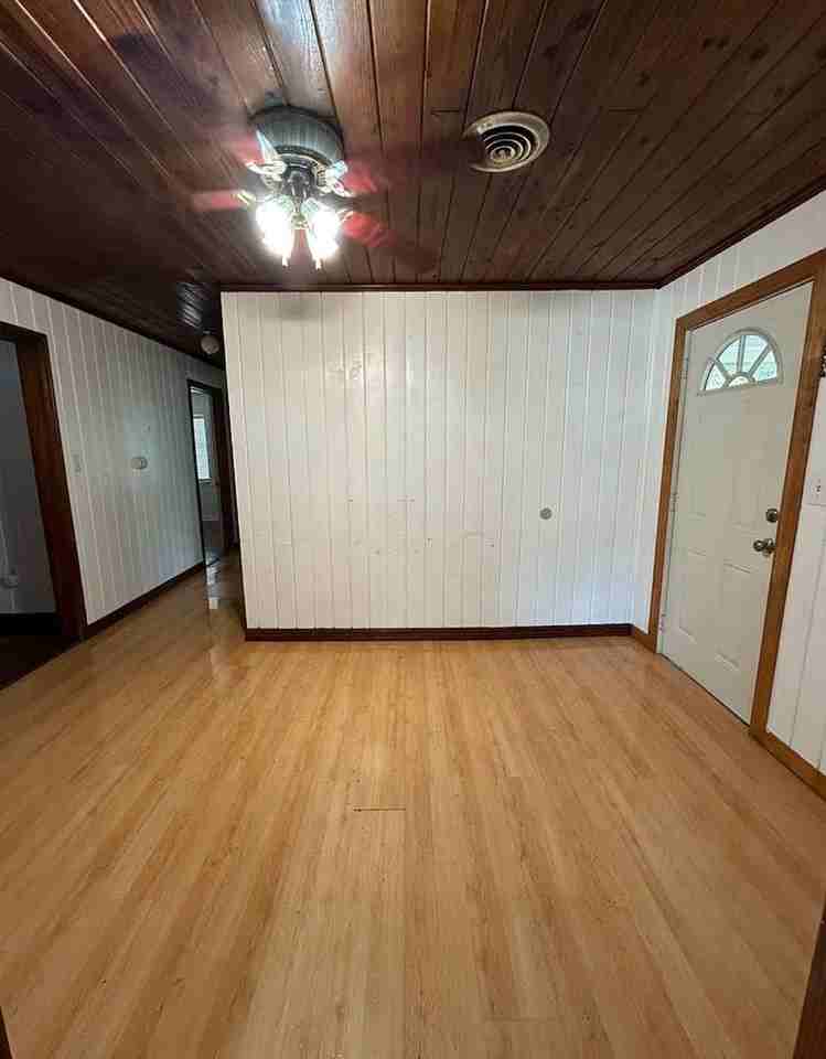 1217 Ne 14th St - Photo 3 of 6