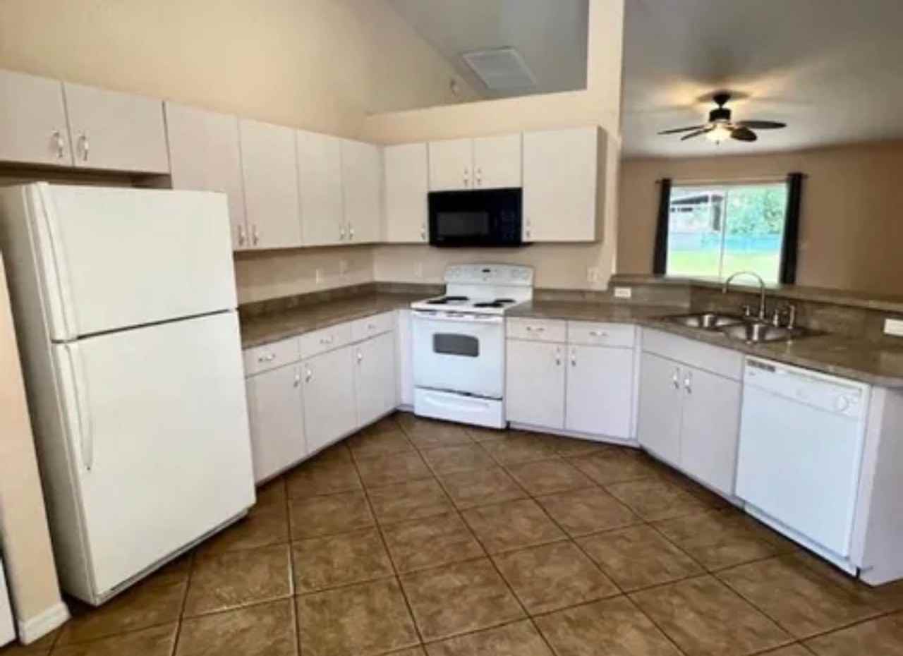 5295 Nw 55th Pl - Photo 3 of 5