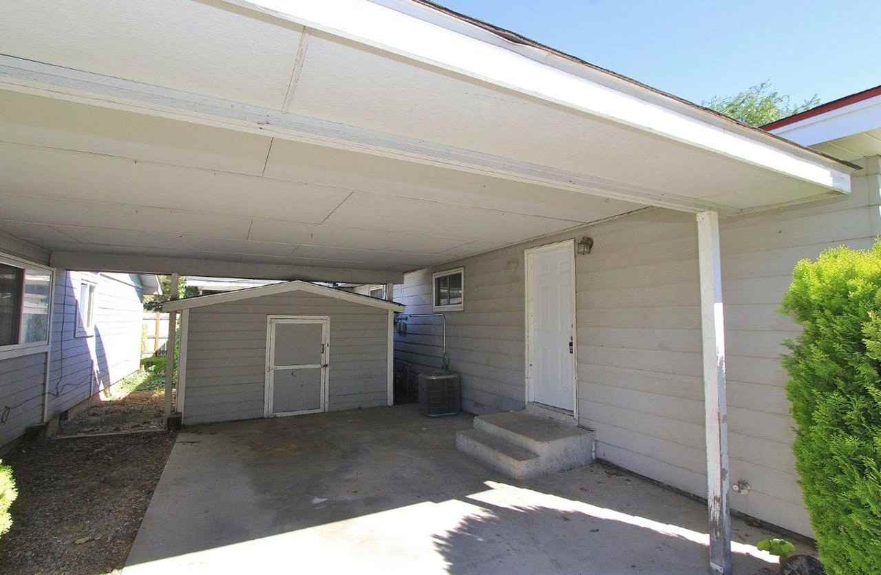 3020 College Ave - Photo 4 of 19