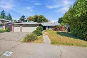 featured image of 1615 Oakview Dr