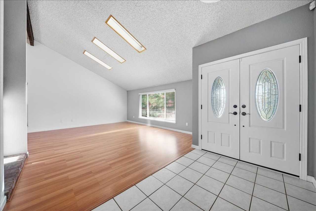 1615 Oakview Dr - Photo 3 of 27