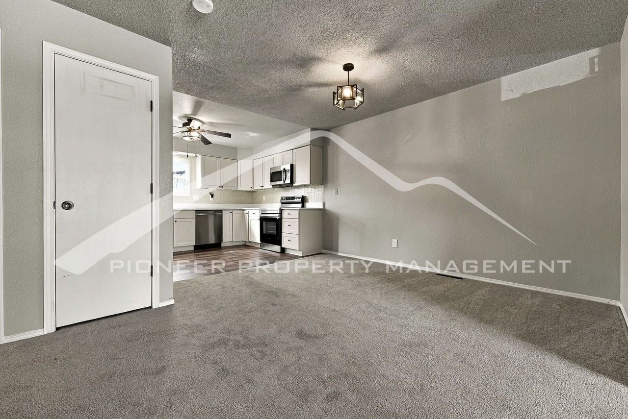 6315 Oak St #1 - Photo 5 of 23