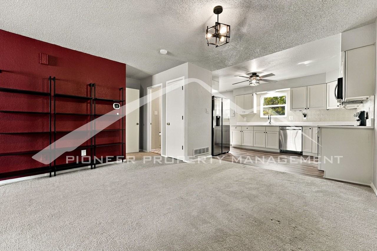 6315 Oak St #1 - Photo 6 of 23