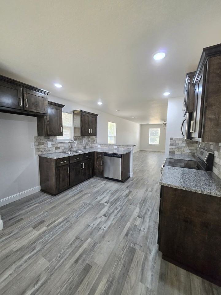 807 S Mckinley Ave - Photo 3 of 22