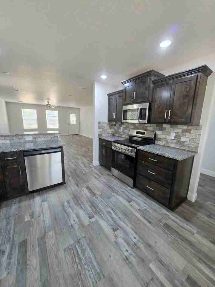 807 S Mckinley Ave - Photo 4 of 22