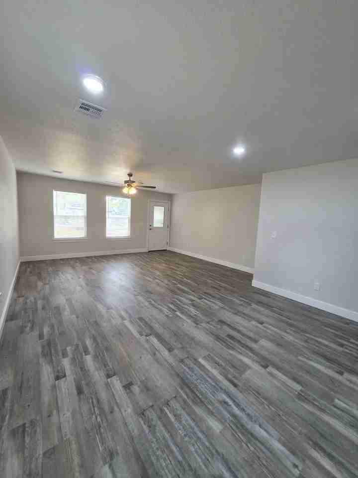 807 S Mckinley Ave - Photo 5 of 22