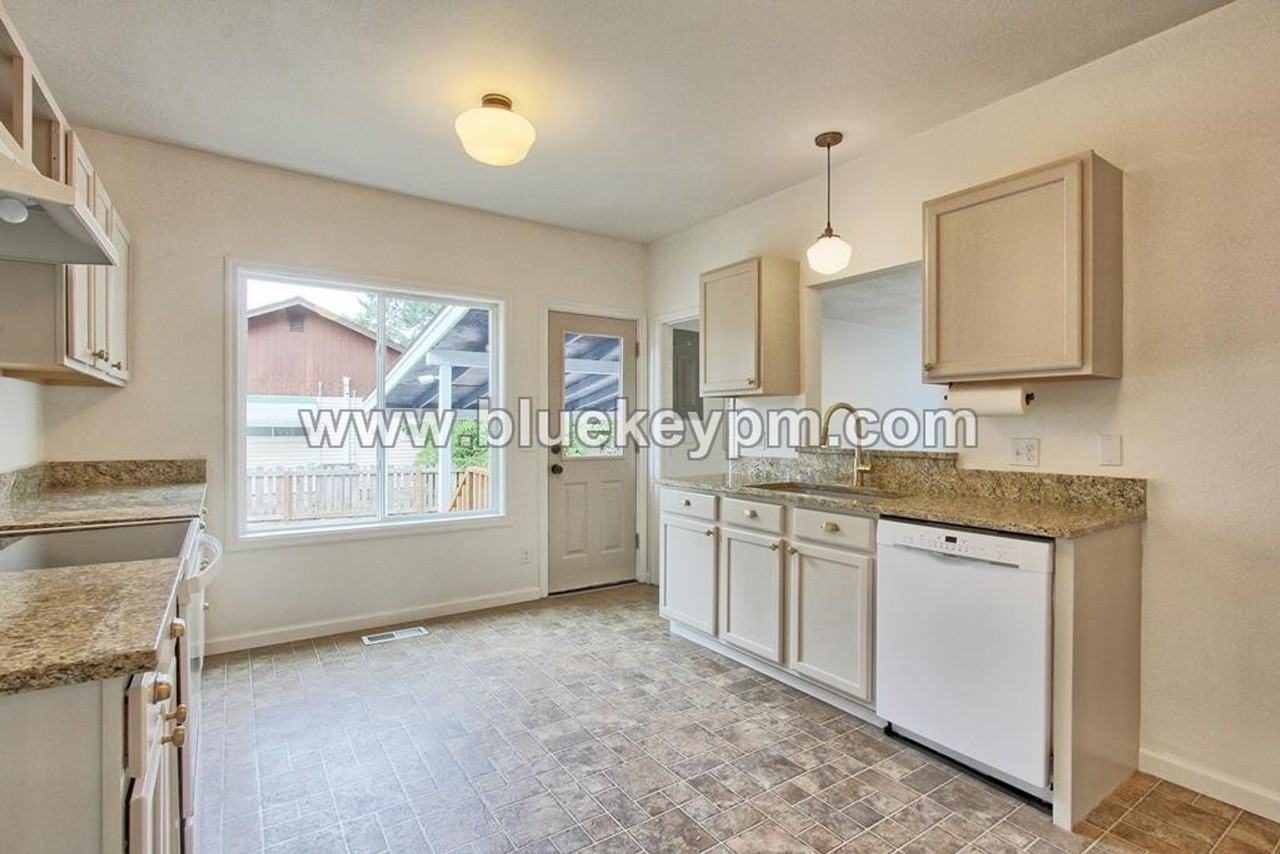 6101 Nw Lincoln Ave - Photo 6 of 18