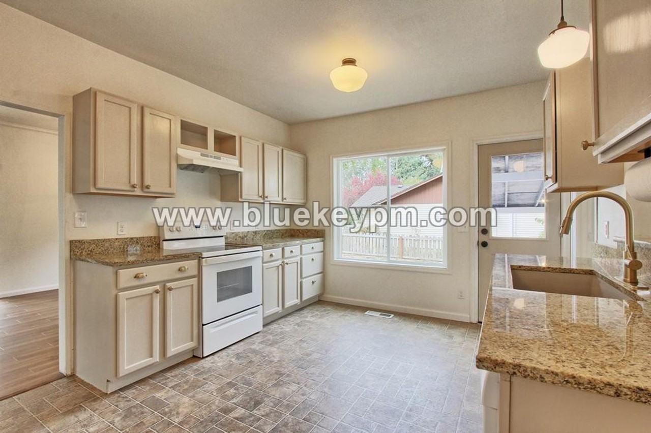6101 Nw Lincoln Ave - Photo 7 of 18