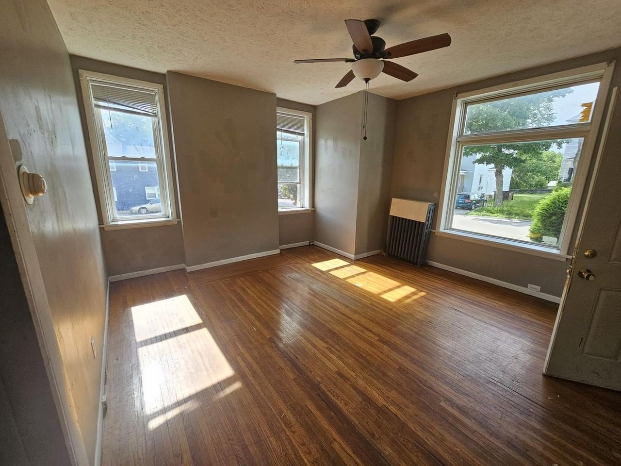 602 W Monroe St - Photo 4 of 9